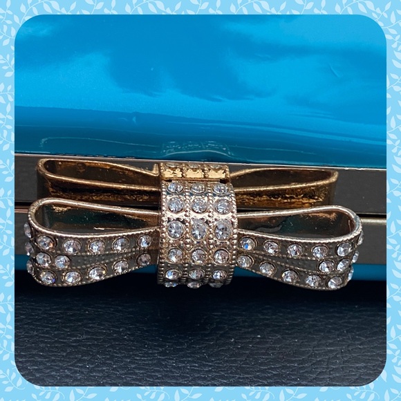 Luxurious Vegan Leather Aqua handbag - Picture 3 of 15